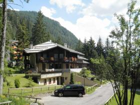 <b>CENSA esterno estate</b> foto esterno estate