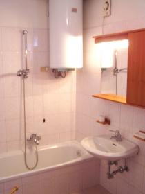 <b>SARCA 2° bagno con vasca</b> 